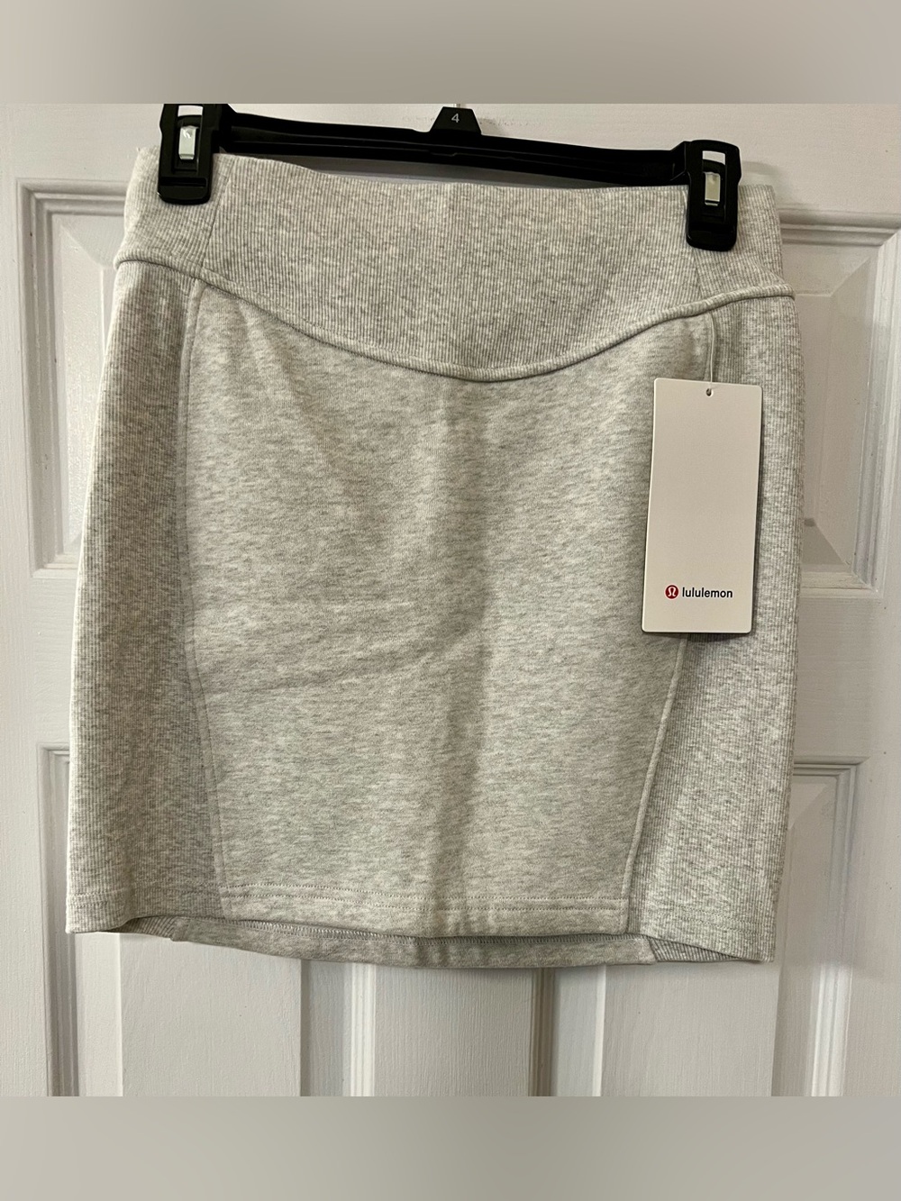 NWT Lululemon Women's Heather Light  Gray Scuba HR Mini Skirt Size Small